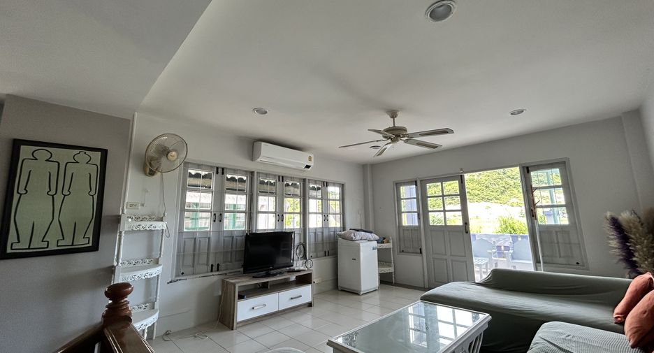 For rent 4 bedrooms townhouse in Hua Hin, Prachuap Khiri Khan