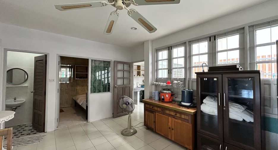 For rent 4 bedrooms townhouse in Hua Hin, Prachuap Khiri Khan