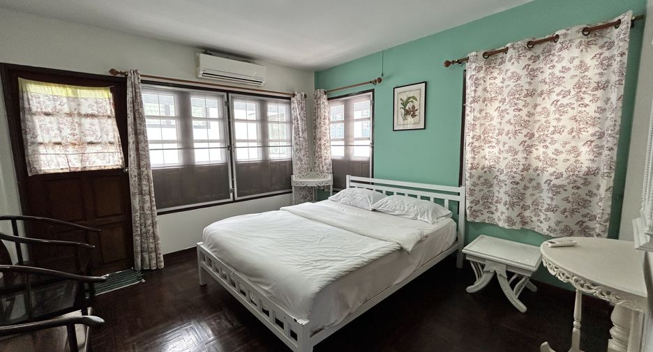 For rent 4 bedrooms townhouse in Hua Hin, Prachuap Khiri Khan