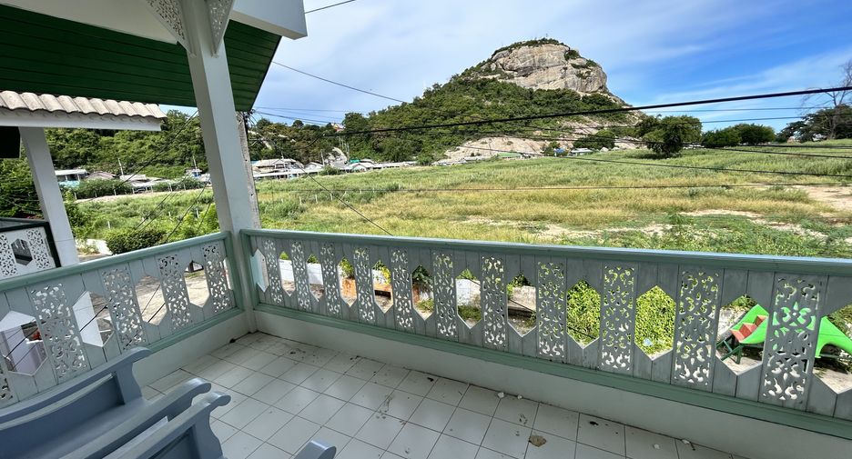 For rent 4 bedrooms townhouse in Hua Hin, Prachuap Khiri Khan
