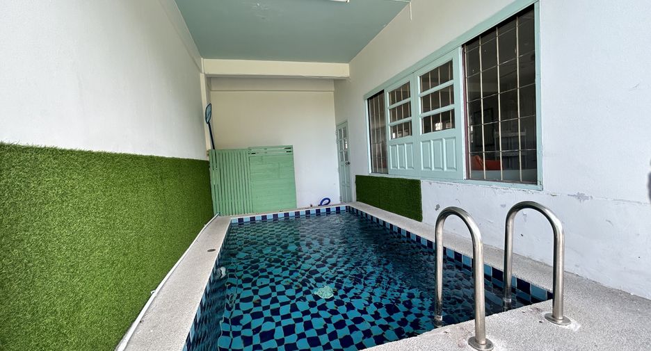 For rent 4 bedrooms townhouse in Hua Hin, Prachuap Khiri Khan