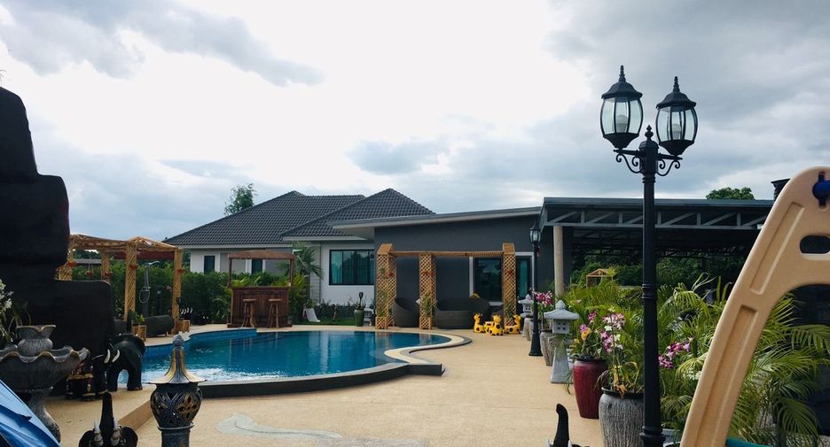 For sale 7 bedrooms villa in Saraphi, Chiang Mai