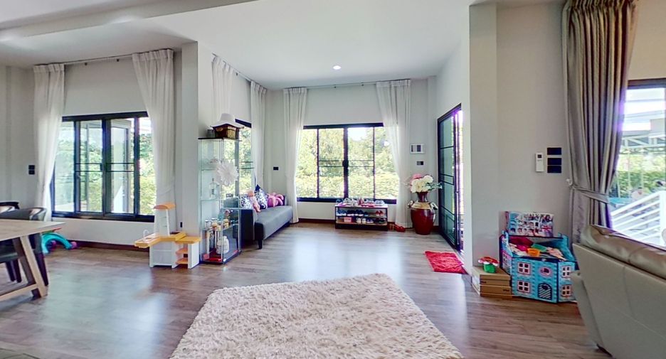 For sale 7 bedrooms villa in Saraphi, Chiang Mai
