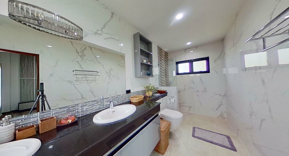For sale 7 bedrooms villa in Saraphi, Chiang Mai