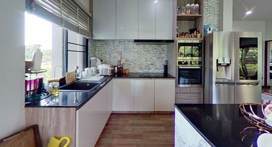 For sale 7 bedrooms villa in Saraphi, Chiang Mai