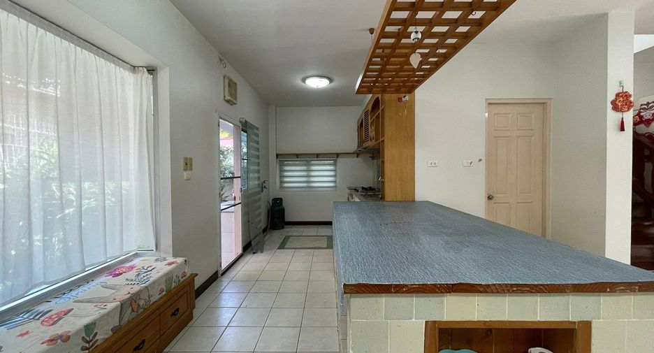 For sale 3 bedrooms house in Mueang Chiang Mai, Chiang Mai
