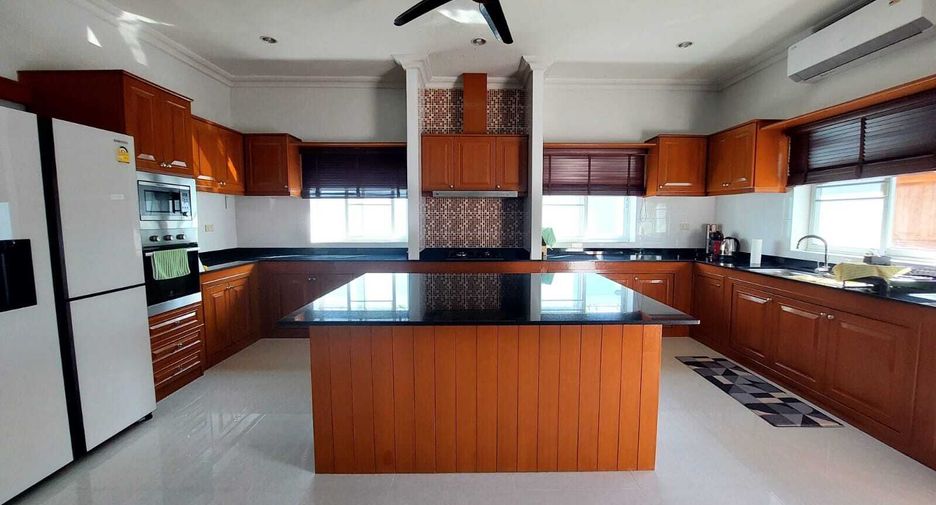 For rent 5 ベッドルーム villa in Bang Lamung, Chonburi