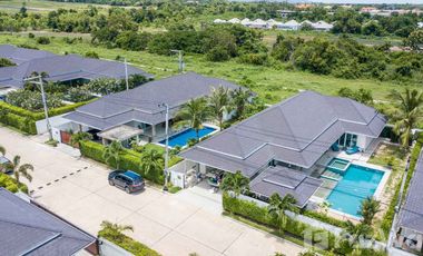 For sale 3 bedrooms villa in Cha Am, Phetchaburi