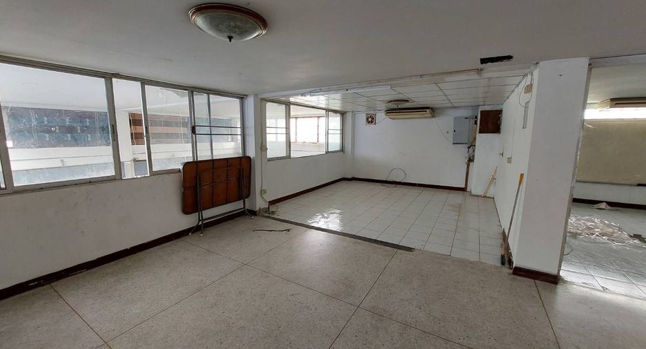 For sale 5 bedrooms townhouse in Mueang Chiang Mai, Chiang Mai