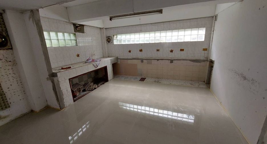 For sale 5 bedrooms townhouse in Mueang Chiang Mai, Chiang Mai