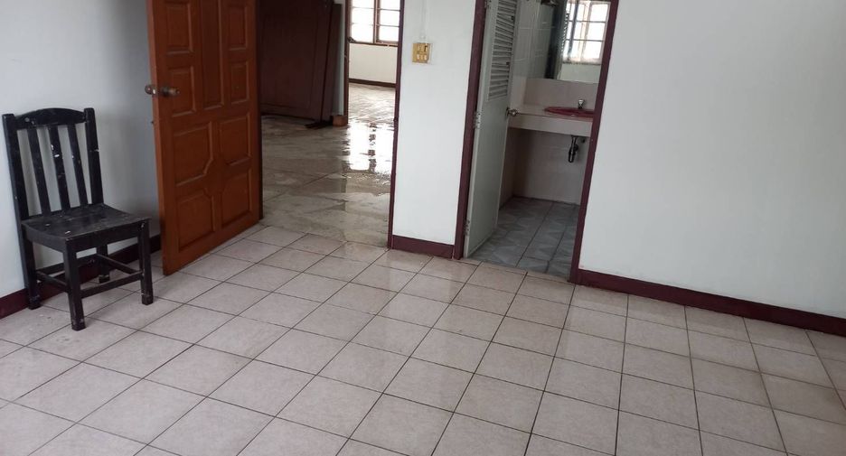 For sale 5 bedrooms townhouse in Mueang Chiang Mai, Chiang Mai