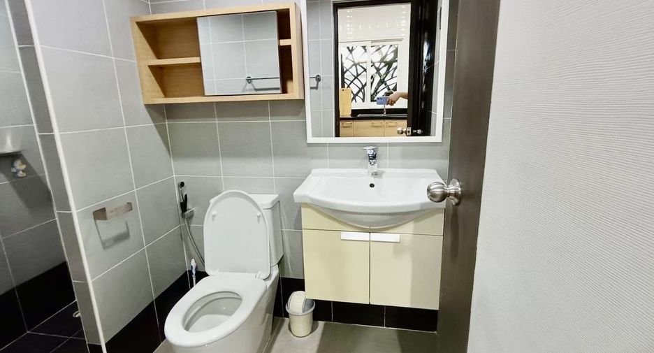 For rent 2 bedrooms townhouse in Mueang Chiang Mai, Chiang Mai