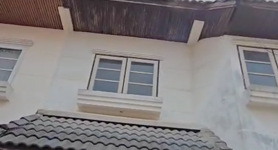 For sale 4 bedrooms townhouse in Don Mueang, Bangkok