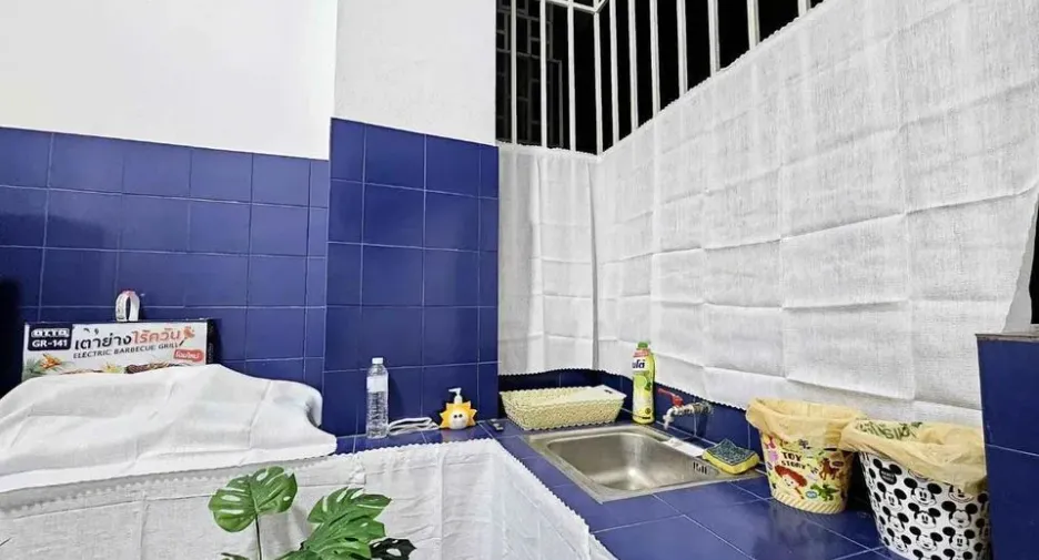 For rent 2 bedrooms townhouse in Mueang Chiang Mai, Chiang Mai