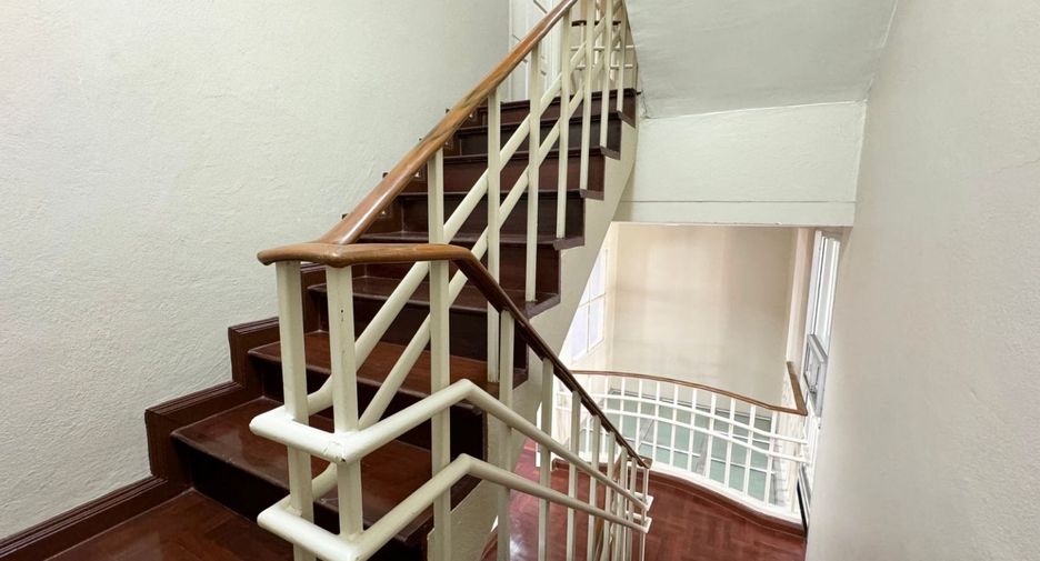 For sale and for rent 5 bedrooms townhouse in Suan Luang, Bangkok