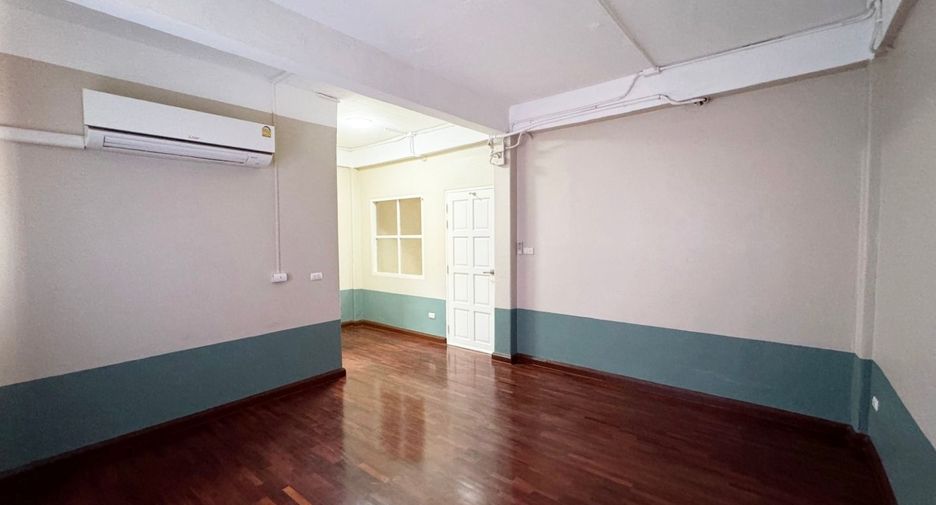For sale and for rent 5 bedrooms townhouse in Suan Luang, Bangkok