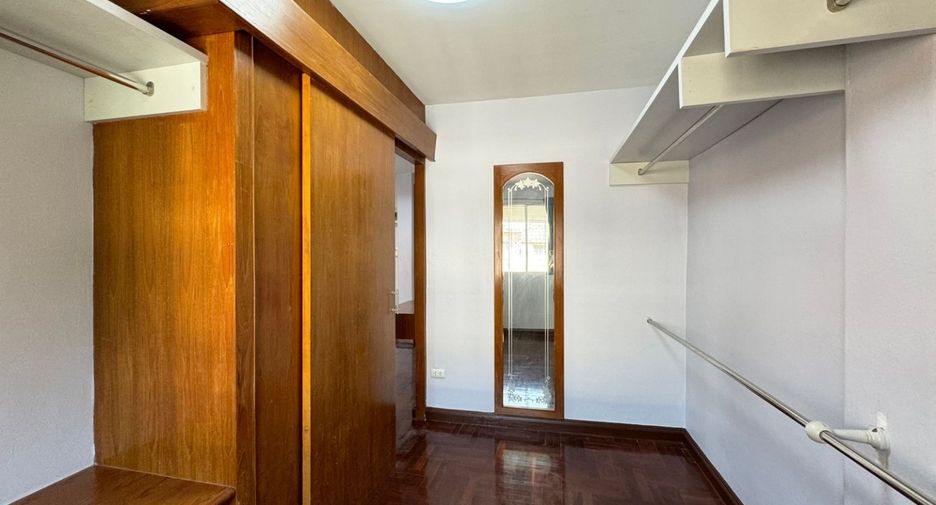 For sale and for rent 5 bedrooms townhouse in Suan Luang, Bangkok