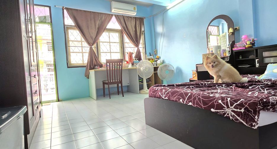 For sale 3 bedrooms townhouse in Rat Burana, Bangkok