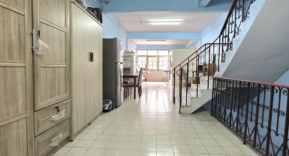 For sale 3 bedrooms townhouse in Rat Burana, Bangkok