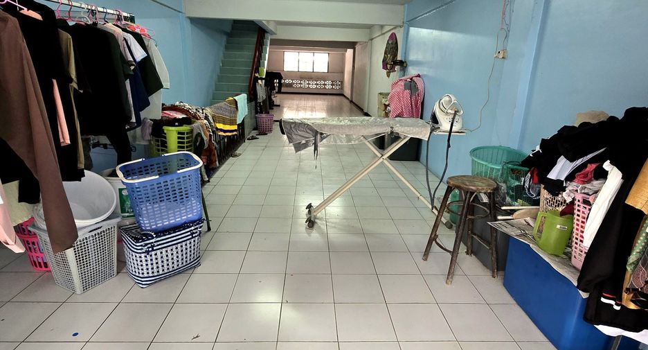 For sale 3 bedrooms townhouse in Rat Burana, Bangkok