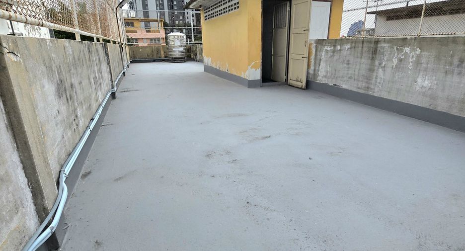 For sale 3 bedrooms townhouse in Rat Burana, Bangkok
