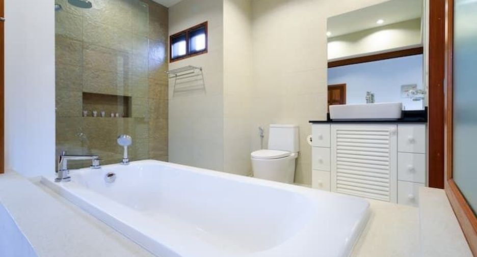 For rent 4 bedrooms villa in Hua Hin, Prachuap Khiri Khan