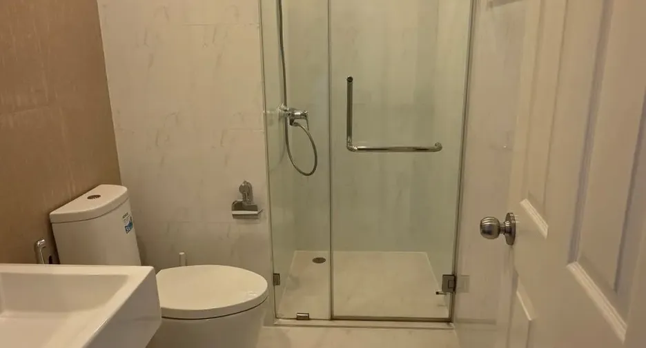 For sale 2 bedrooms condo in Watthana, Bangkok