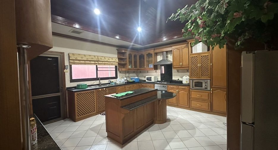 For sale and for rent 4 bedrooms villa in Bang Lamung, Chonburi
