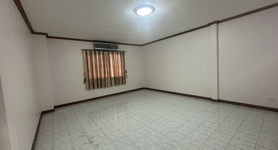 For sale and for rent 4 bedrooms villa in Bang Lamung, Chonburi