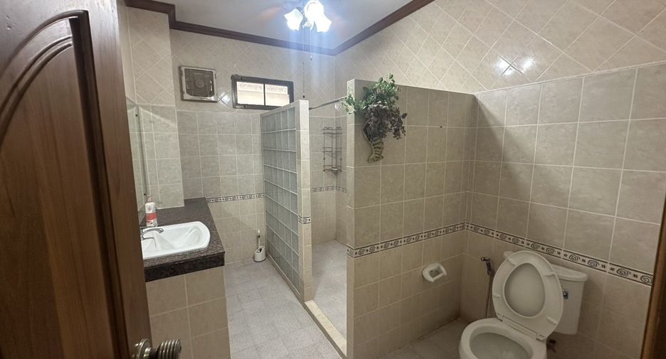 For sale and for rent 4 bedrooms villa in Bang Lamung, Chonburi