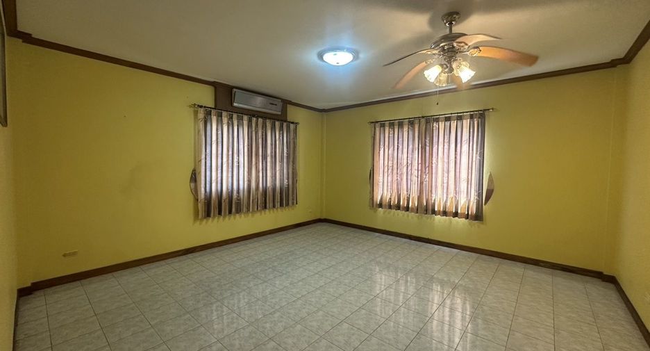 For sale and for rent 4 bedrooms villa in Bang Lamung, Chonburi