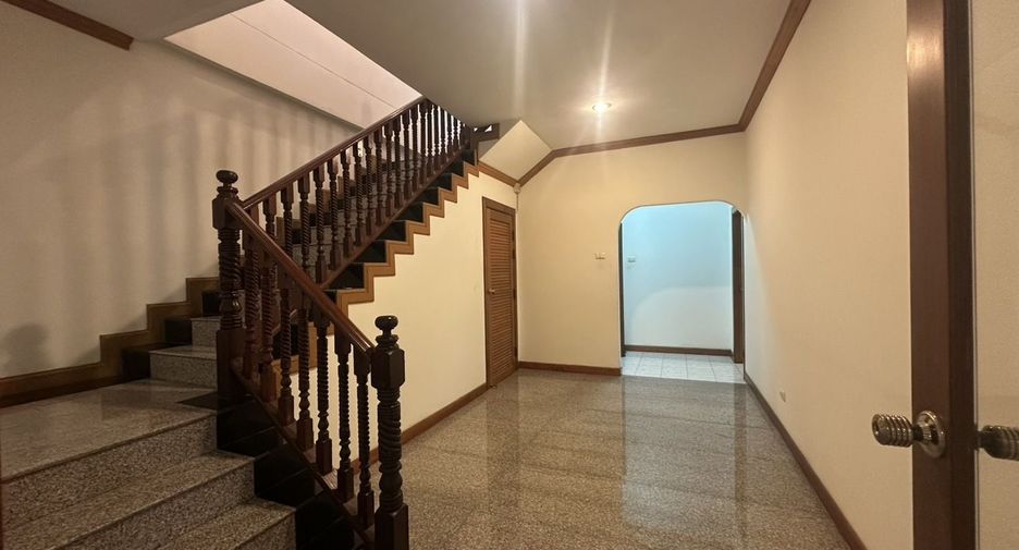 For sale and for rent 4 bedrooms villa in Bang Lamung, Chonburi