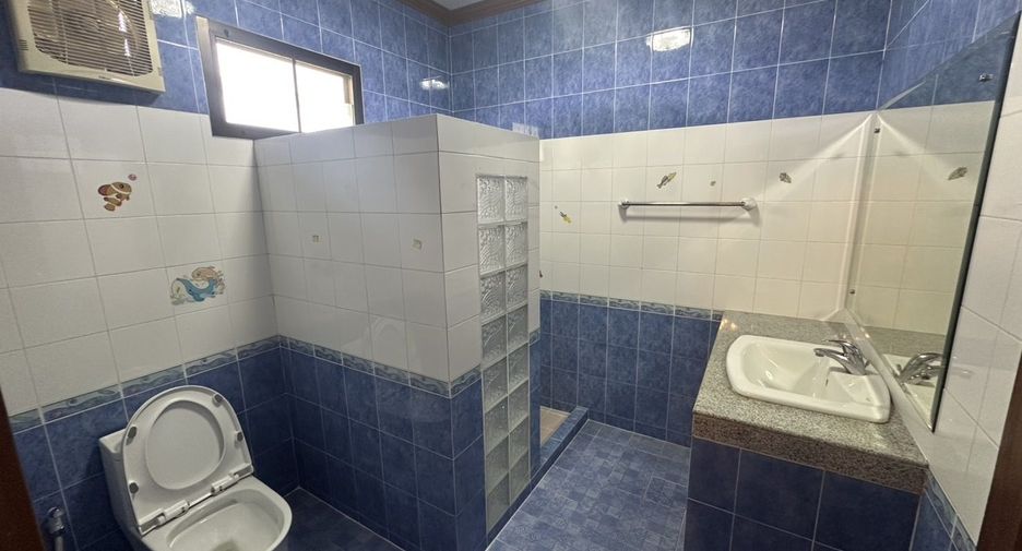 For sale and for rent 4 bedrooms villa in Bang Lamung, Chonburi