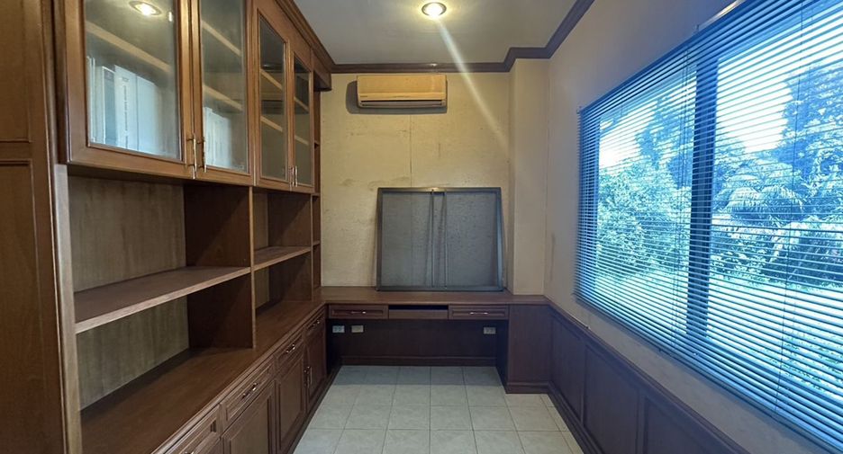 For sale and for rent 4 bedrooms villa in Bang Lamung, Chonburi