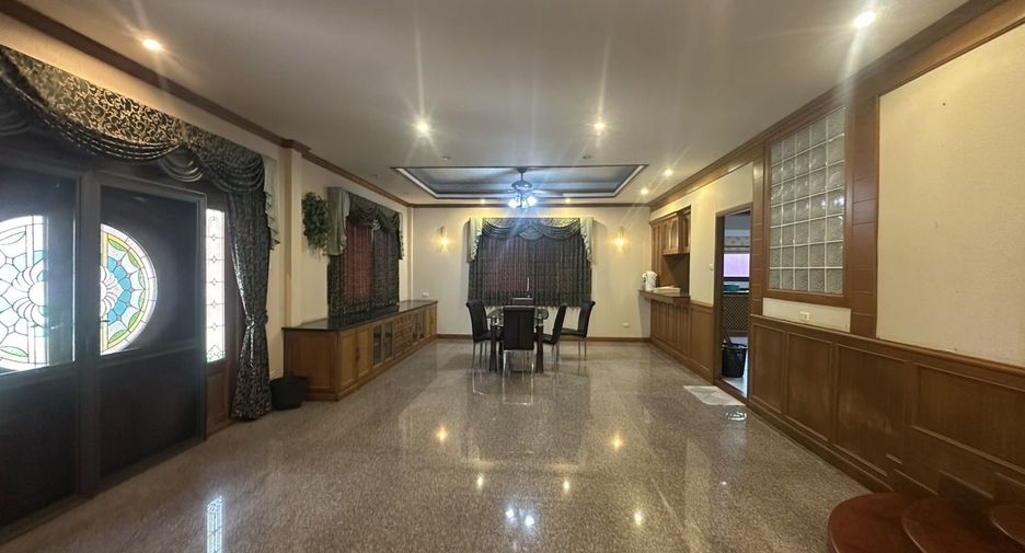 For sale and for rent 4 bedrooms villa in Bang Lamung, Chonburi
