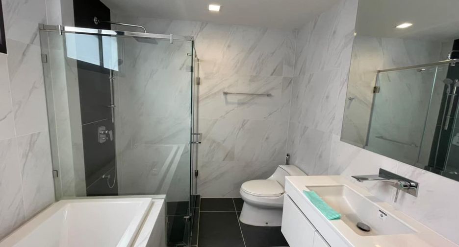 For sale and for rent 4 bedrooms house in Lat Phrao, Bangkok