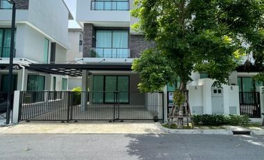 Casa en venta y en alquiler de 4 habitaciones en Lat Phrao, Bangkok