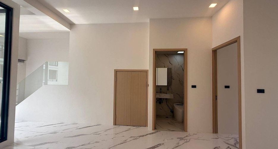 For sale 4 bedrooms apartment in Bang Lamung, Chonburi