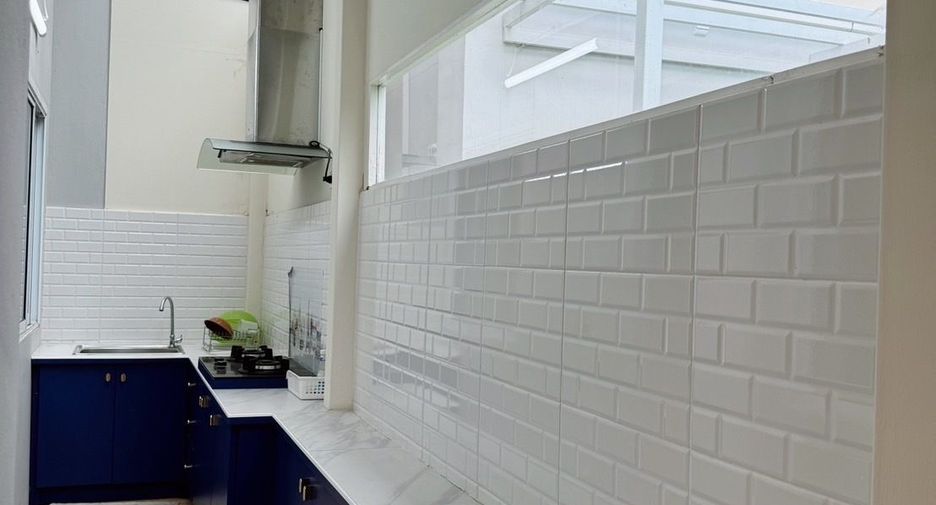 For sale 3 bedrooms house in Saraphi, Chiang Mai