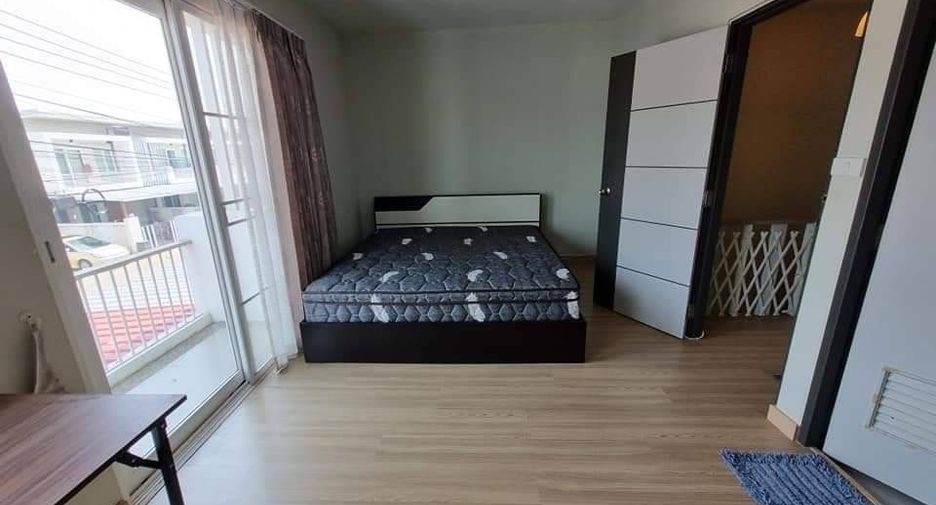 For rent 3 bedrooms townhouse in Mueang Chiang Mai, Chiang Mai