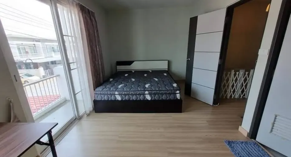 For rent 3 bedrooms townhouse in Mueang Chiang Mai, Chiang Mai