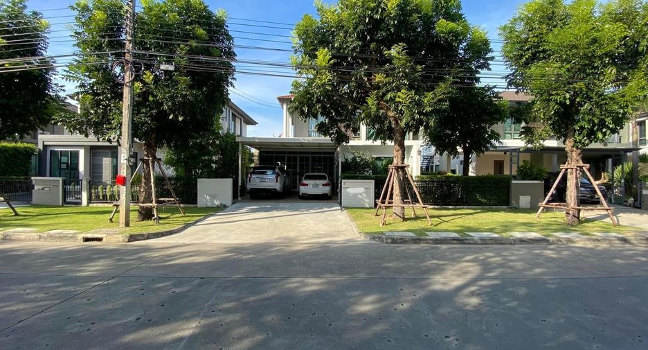 For sale 3 bedrooms house in Khlong Sam Wa, Bangkok