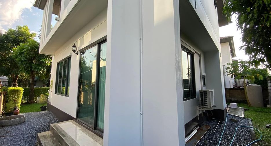 For sale 3 bedrooms house in Khlong Sam Wa, Bangkok