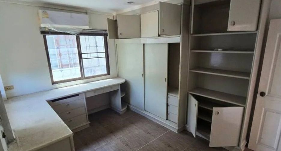 Casa en venta de 4 habitaciones en Don Mueang, Bangkok