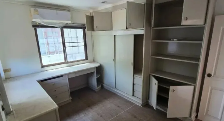 For sale 4 bedrooms house in Don Mueang, Bangkok