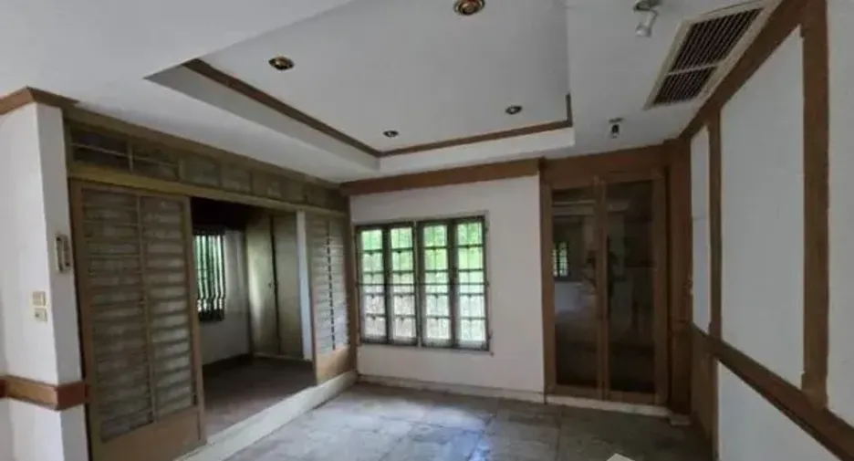 For sale 4 bedrooms house in Don Mueang, Bangkok
