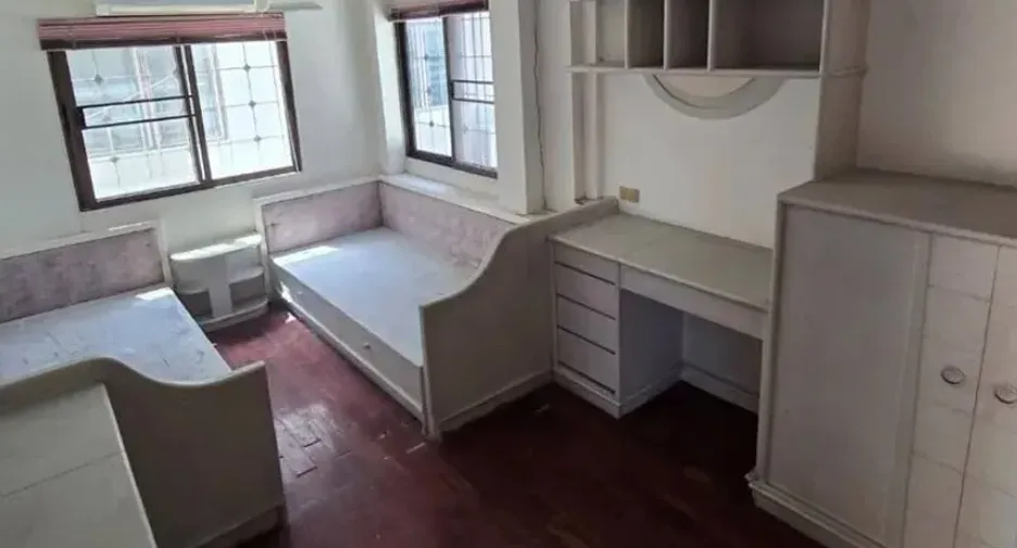 For sale 4 bedrooms house in Don Mueang, Bangkok