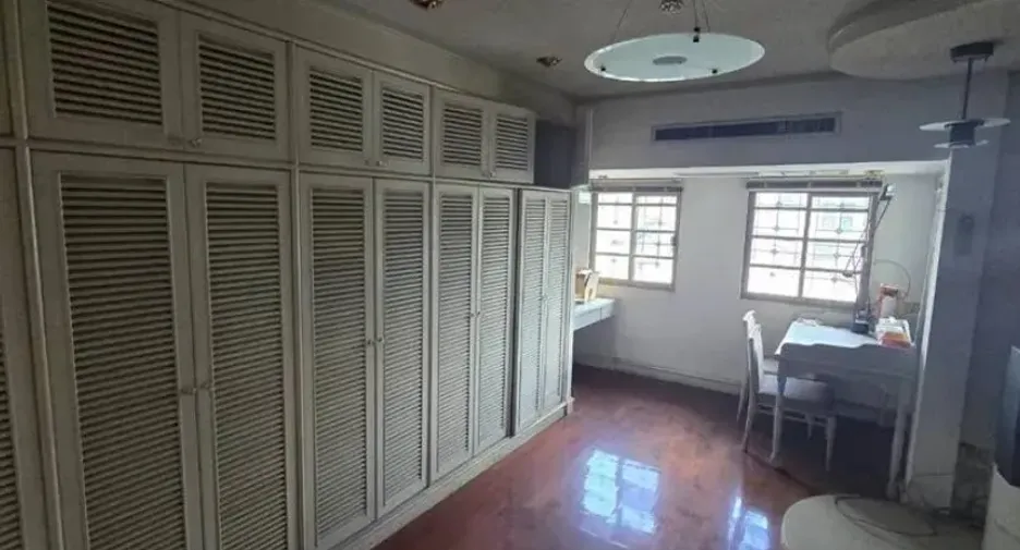 For sale 4 bedrooms house in Don Mueang, Bangkok