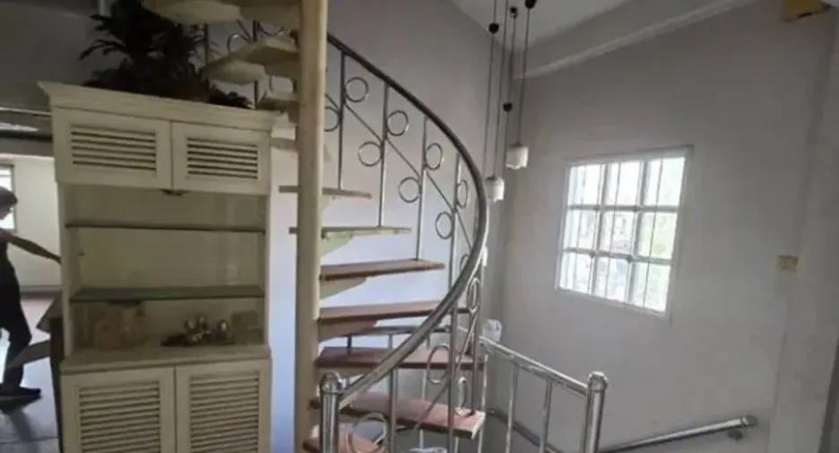 For sale 4 bedrooms house in Don Mueang, Bangkok