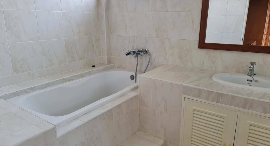 For sale 4 bedrooms villa in Doi Saket, Chiang Mai